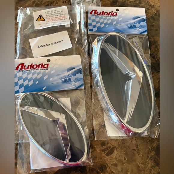 Autoria Other - V Eagle NWT set of front & rear/Horn cap Emblem (Fits 2011-2016 Veloster & Turbo